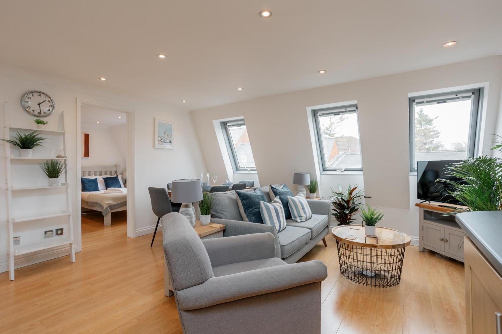 Starhost Residences - Central 3 Bed Apartment At Regents Court, Newbury エクステリア 写真
