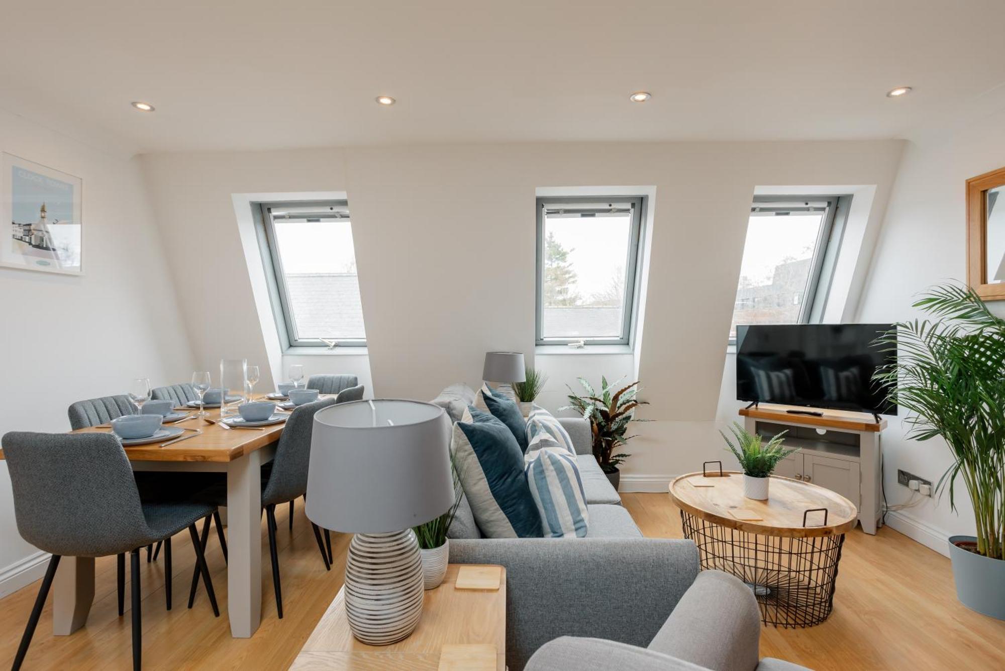 Starhost Residences - Central 3 Bed Apartment At Regents Court, Newbury ニューベリー エクステリア 写真