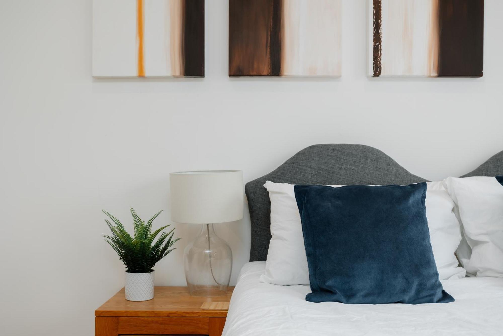 Starhost Residences - Central 3 Bed Apartment At Regents Court, Newbury ニューベリー エクステリア 写真