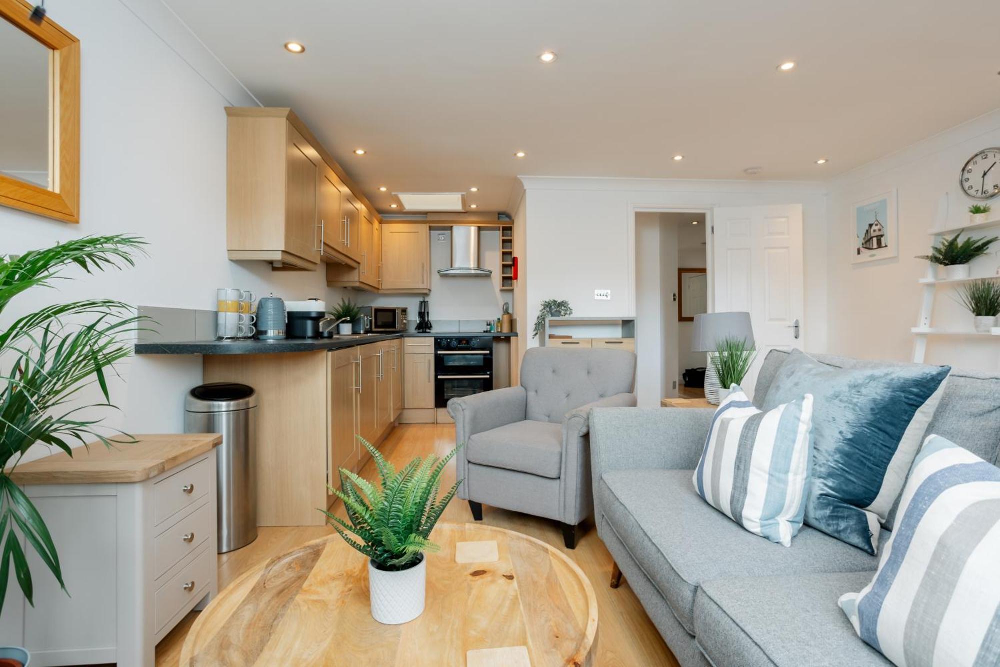 Starhost Residences - Central 3 Bed Apartment At Regents Court, Newbury エクステリア 写真